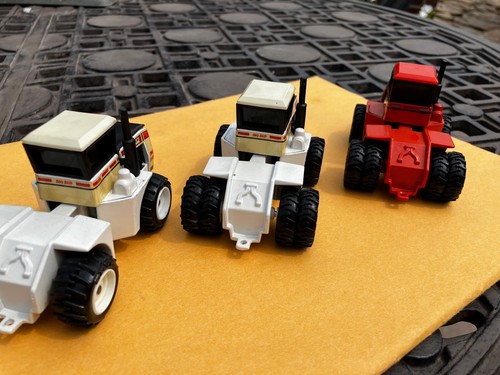 3 Vintage Diecast Ertl 1/64th Scale Big Bud 4x4 Tractors - Picture 4 of 8