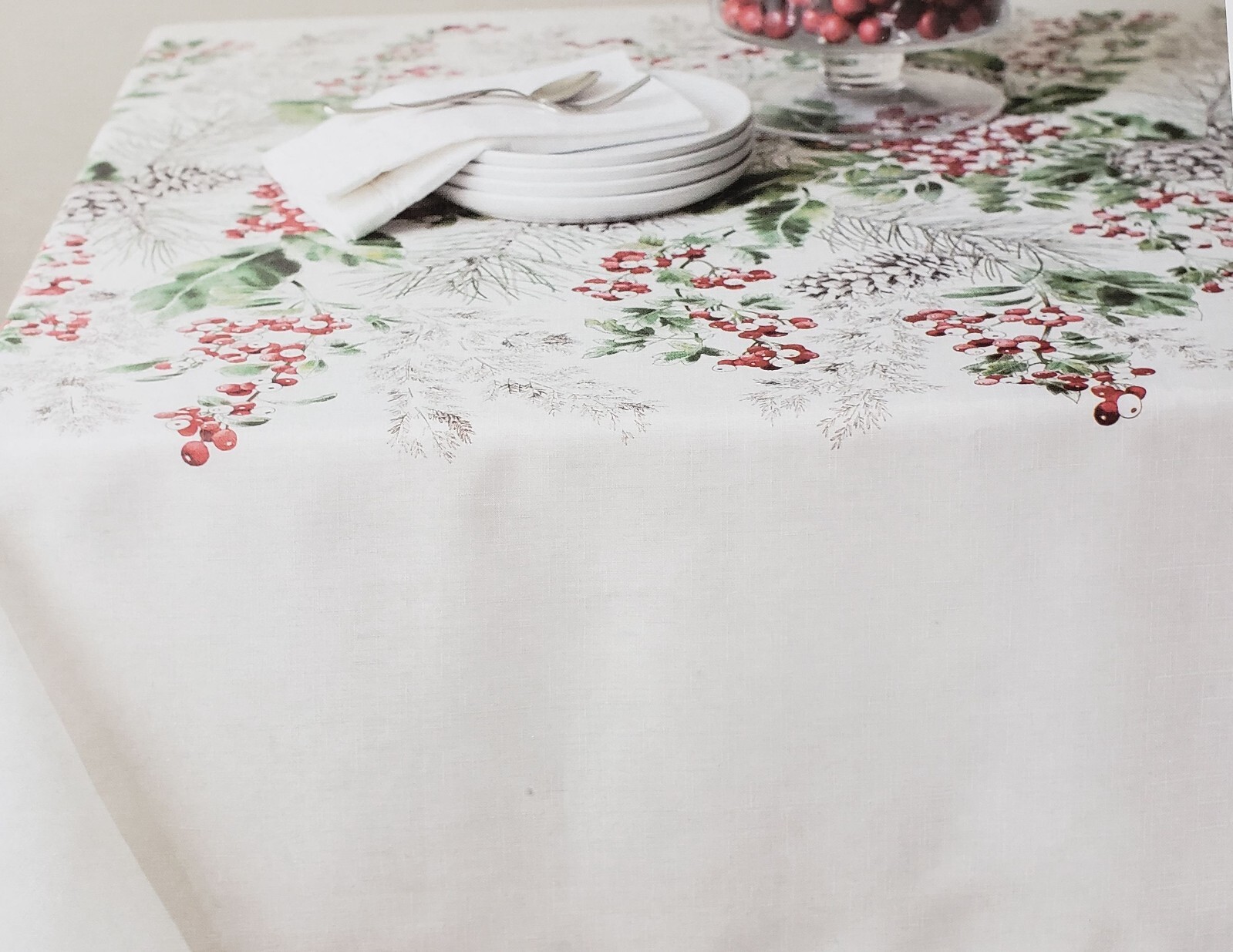 Printed Fabric Tablecloth,60"x84"Oval(68 ppl)CHRISTMAS,HOLLY BERRIES