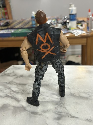 AEW Unrivaled Jon Moxley Action Figure Series 2 WWE Jazwares Wrestling - Picture 3 of 4