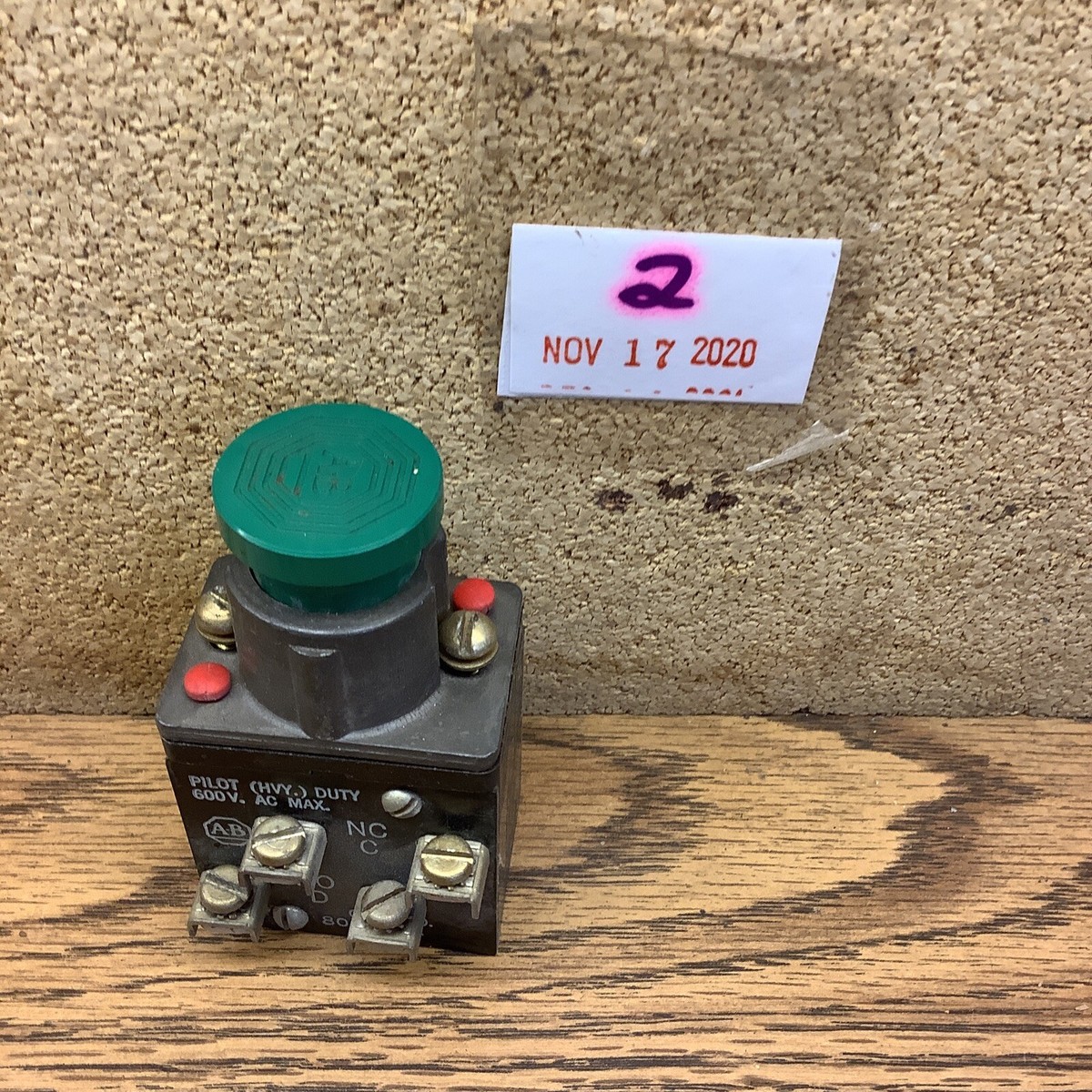 Allen Bradley 800-AK1A Pilot duty 600 V AC MAX GREEN push button