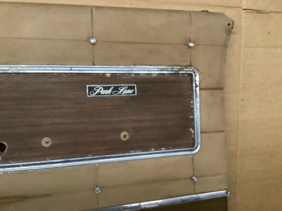 1963 年 Mercury Park Lane 4 Dr 右握前门面板卡芯用于修复 — 第 3/4 张图片