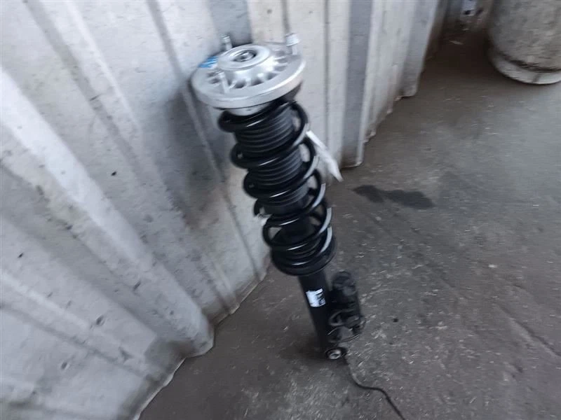 Suspensión amortiguador puntal trasero derecho BMW G30 M550i 18-20 VDC 37106867354 Foto 3 de 4