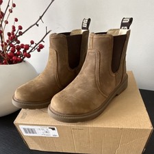 UGG kids Brown Leather Chelsea Ankle Boots Round Toe Slip On Logo. Must go