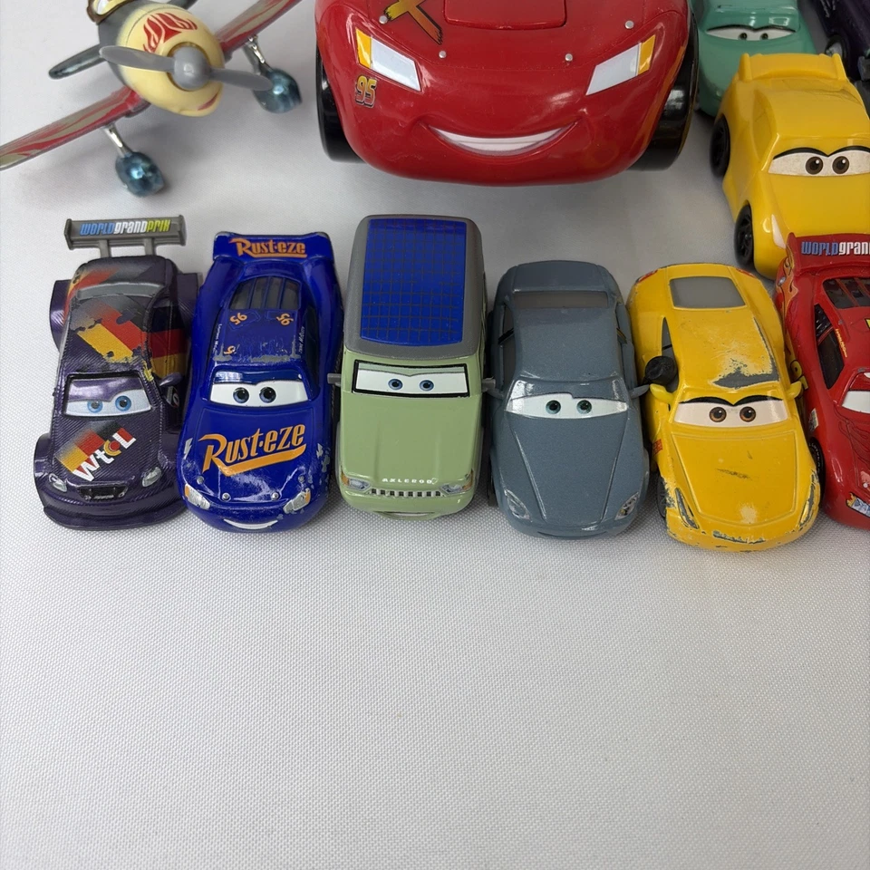 MEGA Disney Pixar Carros Lote de 35 Carros Filme Lightning Mater Diecast Mack Storm - Imagem 2 de 4