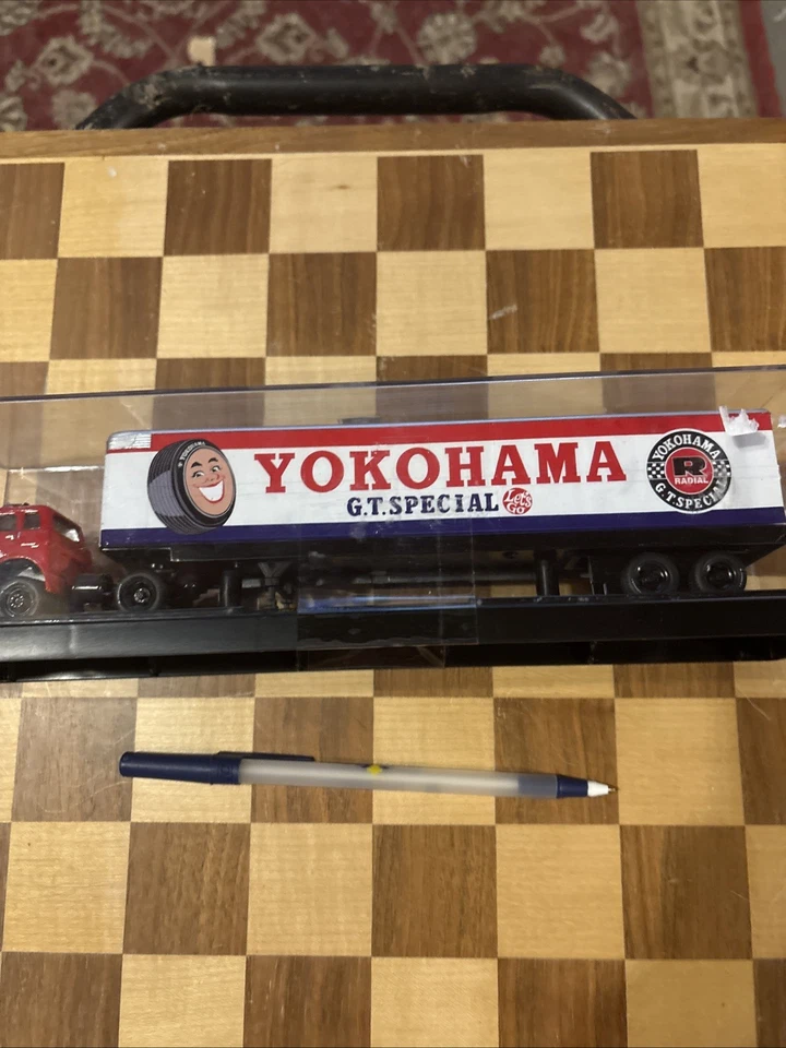 M2 Machines Yokohama 1957 Mack Model N & 1971 Nissan Skyline GT-R (S33  18-25) - Image 2 of 4