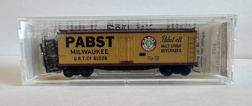 Kadee MicroTrains escala N 49200 40' refrigerador forrado en madera Pabst URTC #91026 | Zustand: Used