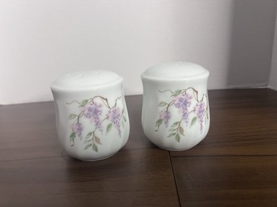 Corning Corelle Wisteria Salt & Pepper Shakers Japan Purple White 1970's