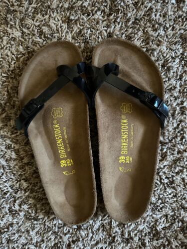USED Birkenstock Women's Piaza Black Patent Birko Flor Toe Loop Sandals EU39 US8