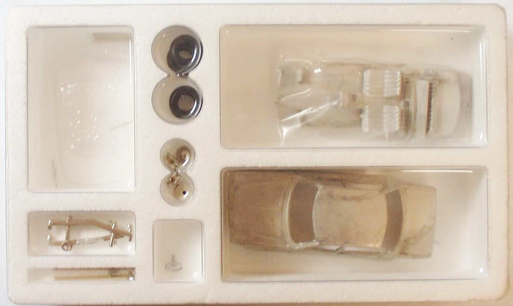 Ancienne Horch 830 De 1934 - Limousine 3 Litres V8 - Miniature 1/43 En Métal Blanc à Peindre (M43)