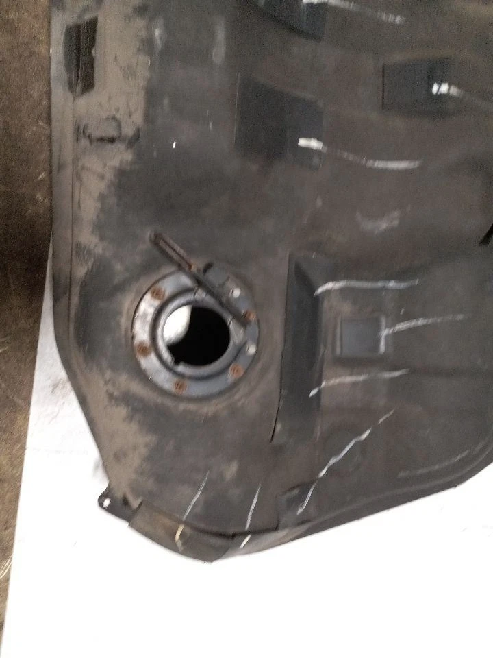 2010 - 2012 年 SUBARU OUTBACK 燃油罐 — 第 4/4 张图片