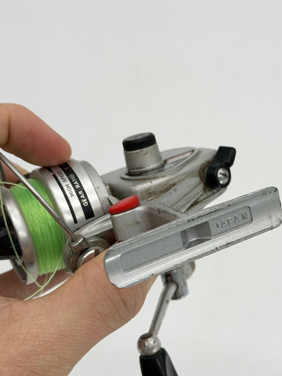 Vintage Daiwa 1000C Fishing Spinning Spincast Reel Silver Japan