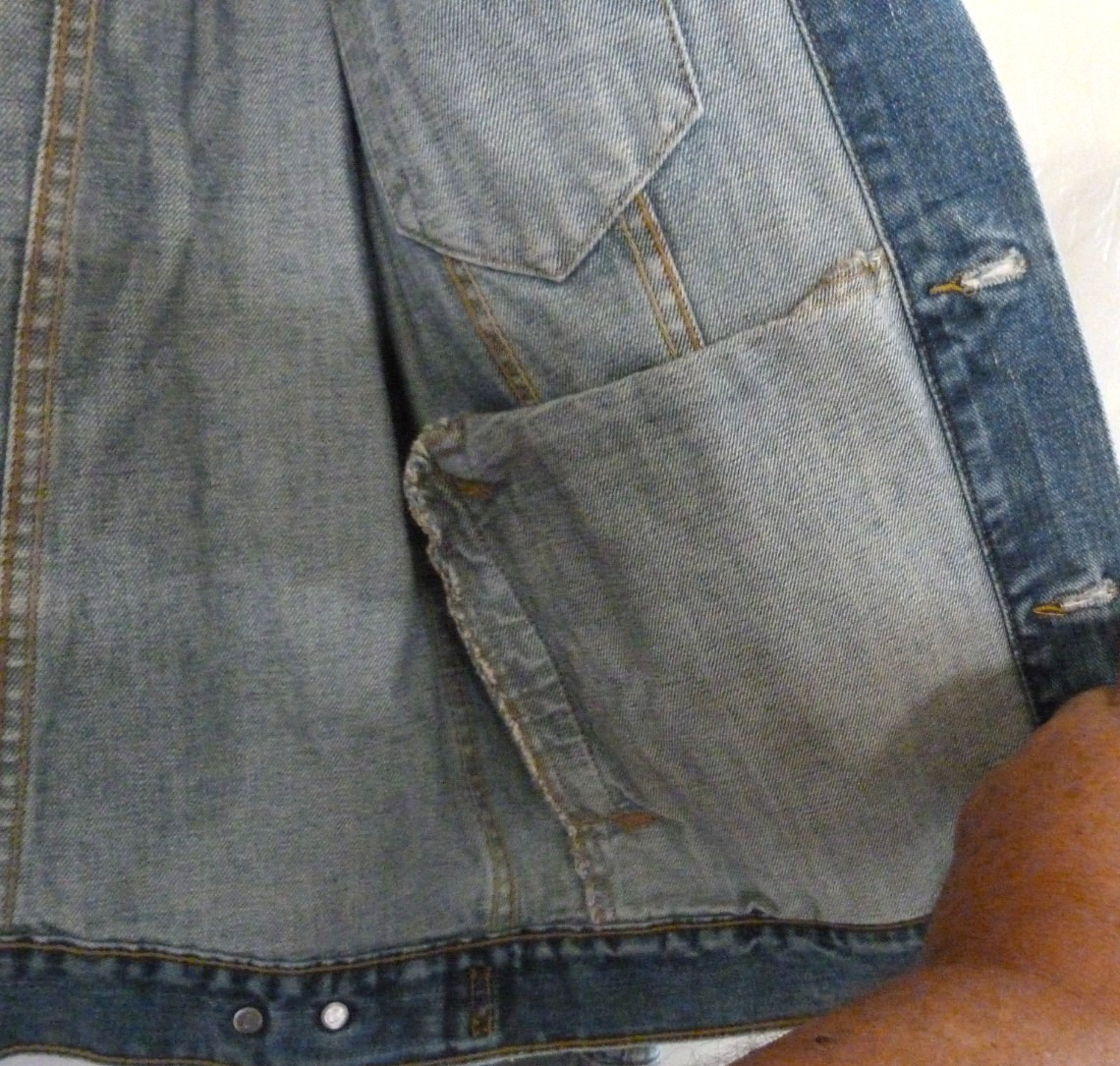 Levi's  Denim Jacket 70507 Men's Size L Classic Medium Wash Button Down  Jacket thumbnail 4