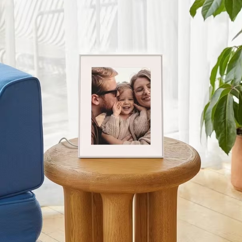 Aura Frames Digital Photo Frame 12 Inch Clay / Paper Mat C Grade