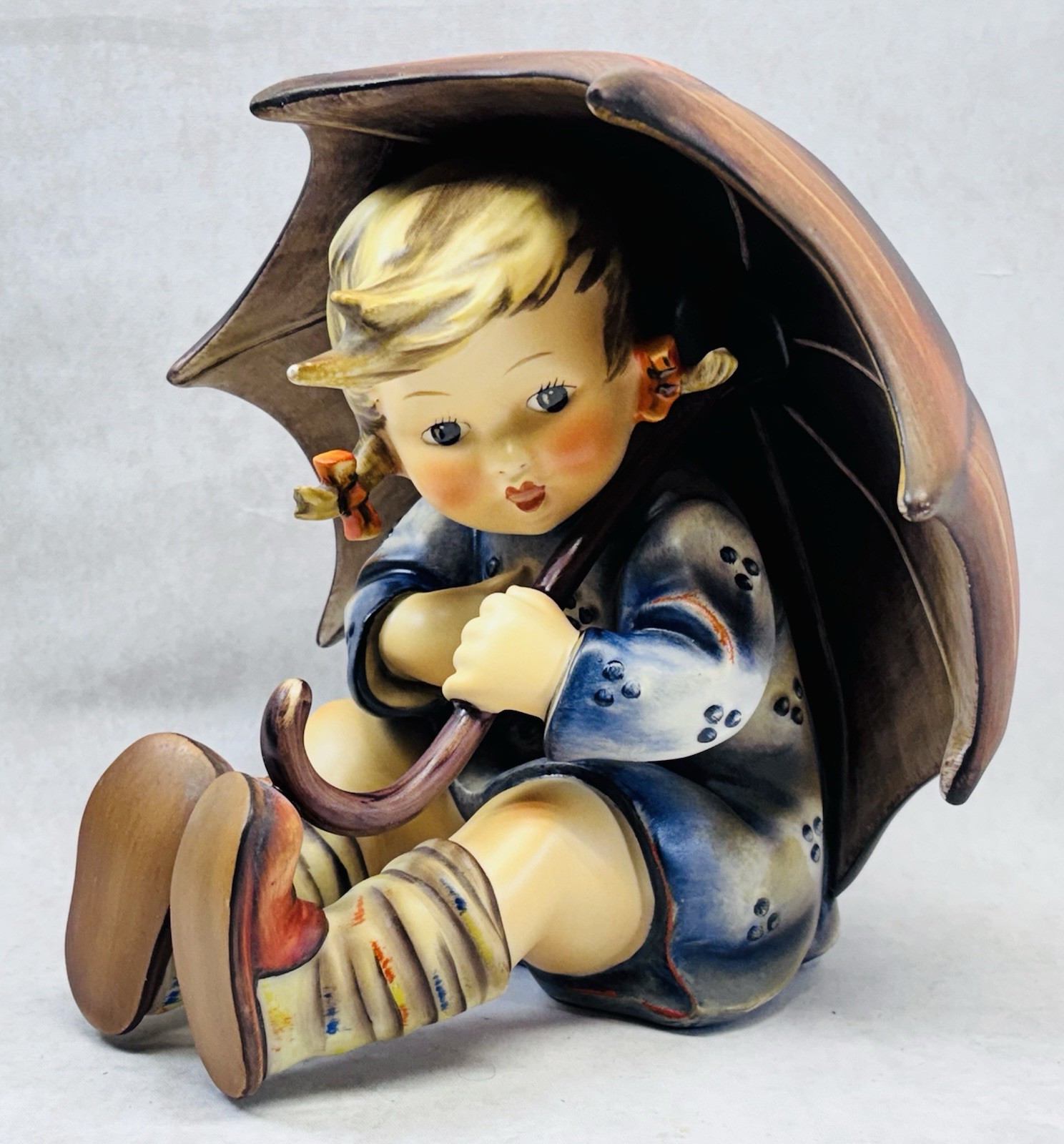 Goebel Hummel Umbrella Girl 152B TMK3 8in Figurine Vintage W Germany Colors