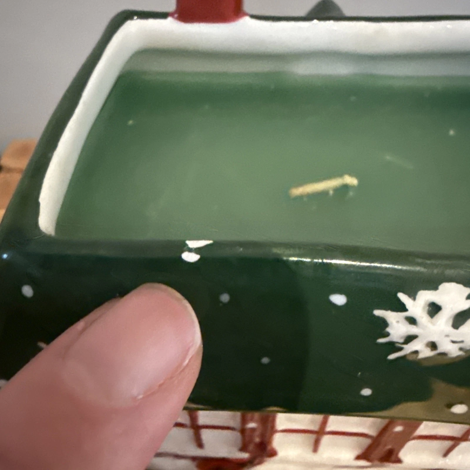 White Barn Candle Co Christmas Candle Birdhouse Cool Spruce 9.5 Oz CHIPPED image 4