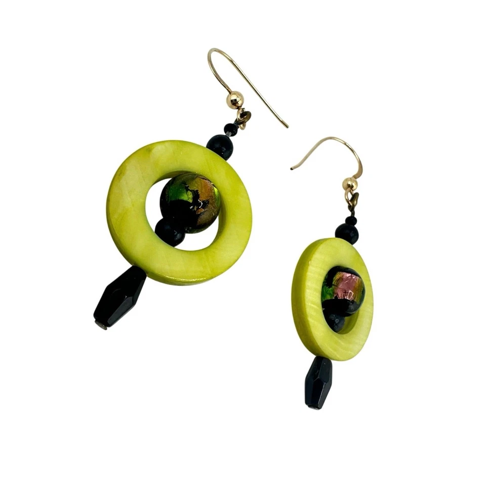 Pendientes de 2" con cuentas artesanales hechos a mano con concha teñida de vidrio artístico lámina negra 14K GF ganchos Foto 2 de 3