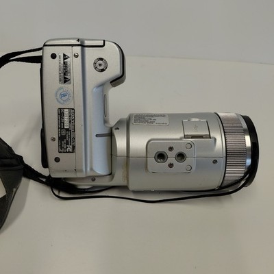 Sony Cyber-shot DSC-F717 Digital Camera Silver, 5MP 10x Zoom Bag
