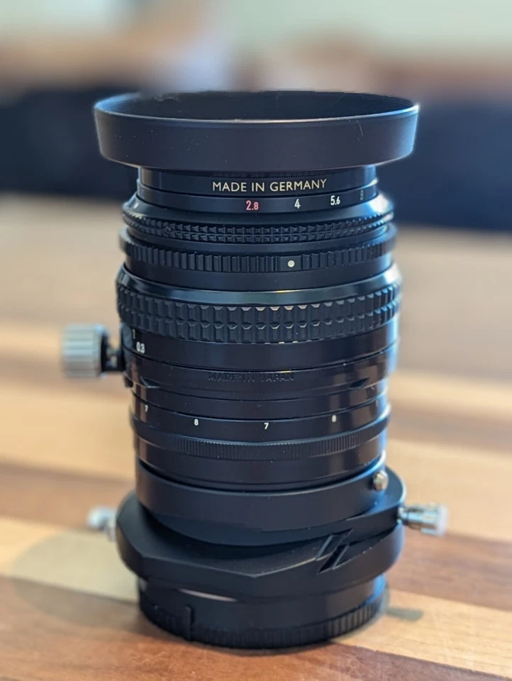 Nikon PC-Nikkor 35mm F2.8 con Capucha NH-1 y Adaptador de Inclinación Kipon  Foto 2 de 4