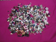 LARGE JOB LOT OF OLD BUTTONS TOGGLES ETC PEARLY QUEEN APPROX  1-  KILO IN WEIGHT