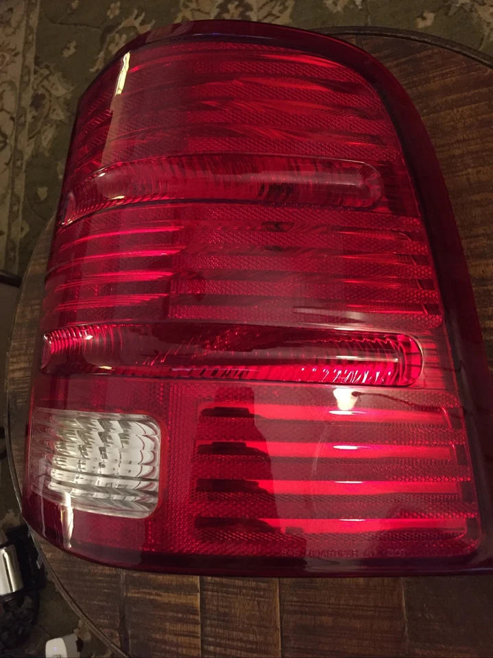 Bonita luz trasera lateral derecha pasajero Ford Explorer 2002-2005 Foto 3 de 3