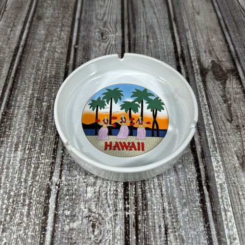 Beautiful Vintage Hawaii Hula Girls Sanyei 5" Ashtray