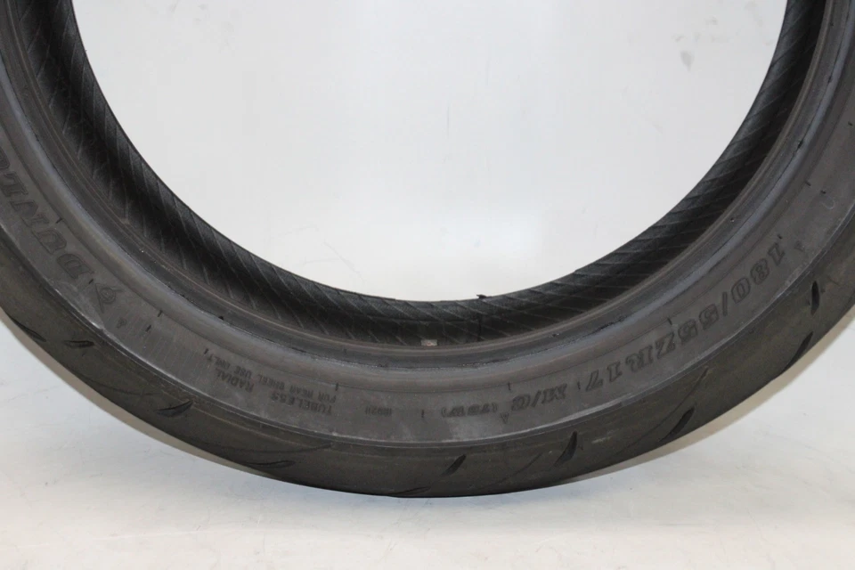 06-07 SUZUKI GSXR 750 OEM REAR BACK TIRE WHEEL - Image 4 of 4