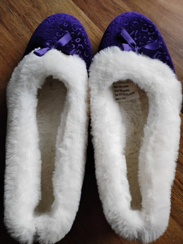 Zapatillas de dormitorio. Púrpura. Forro polar. Talla 9m. Foto 2 de 4