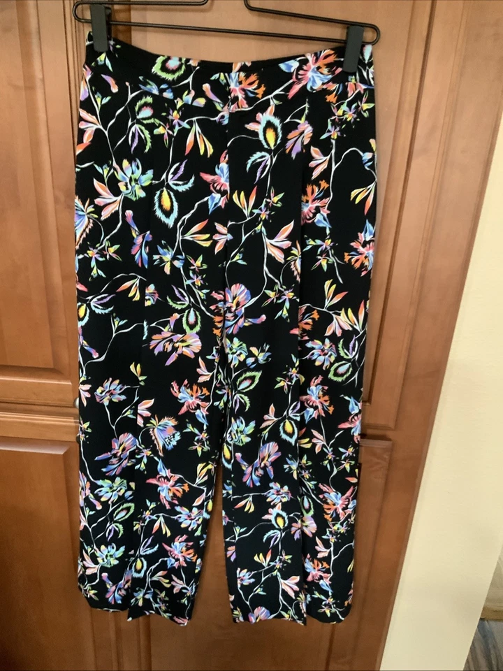 Positive Attitude Talla 8 Conjunto de chaqueta y pantalón manga corta sin mangas con flores negras de 3 piezas Foto 2 de 3