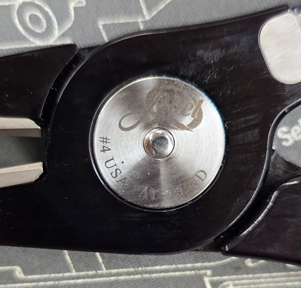 Juego combinado de alicates y cuchillos de pesca con mosca Abel #4 con funda de cuero Foto 4 de 4