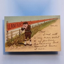 Walisische Comic Postkarte 1916 Unfall Kieferknochen plus vier längste Straßenschild Wales