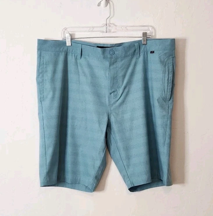 Travis Mathew Men's Shorts Size 42