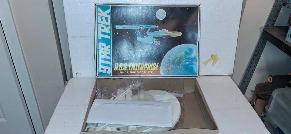 NIOB AMT S951 1968 USS 企业太空船模型 — 第 2/4 张图片