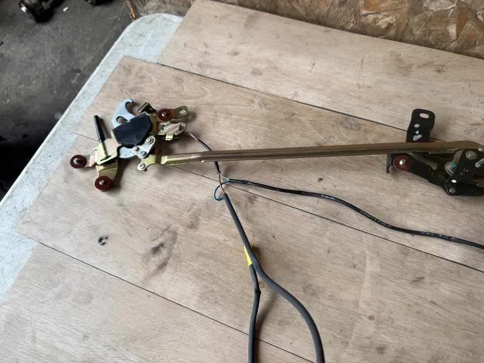 MERCEDES SL55 SL500 SL600 03-12 OEM CONVERTIBLE TOP ROOF LOCK LATCH ASSEMBLY - Image 4 of 4