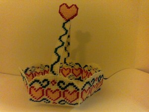 SPRING BASKET IN PLASTIC CANVAS