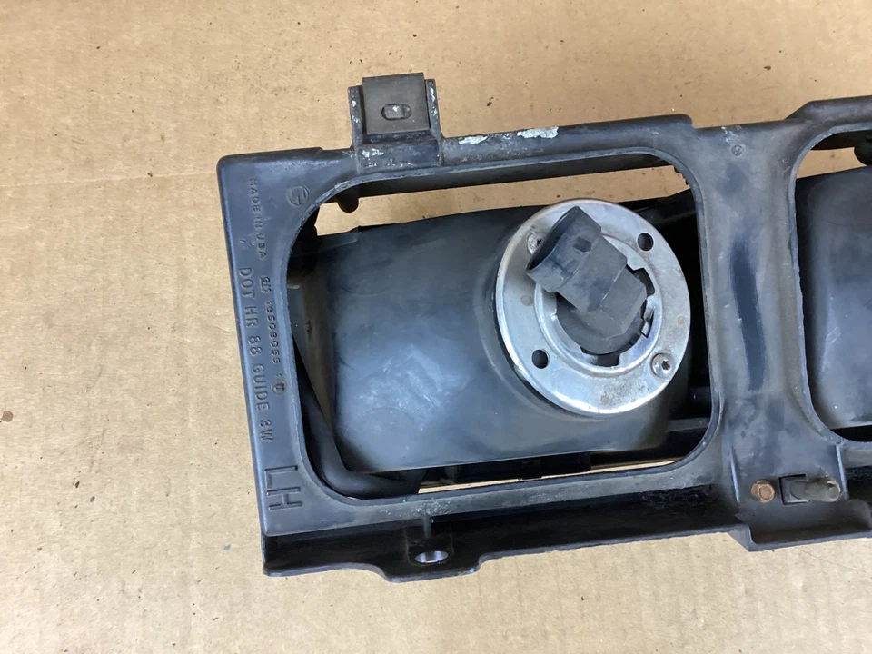 1988-1991 Oldsmobile Cutlass Front Left Driver Side Headlight Assembly - Image 4 of 4