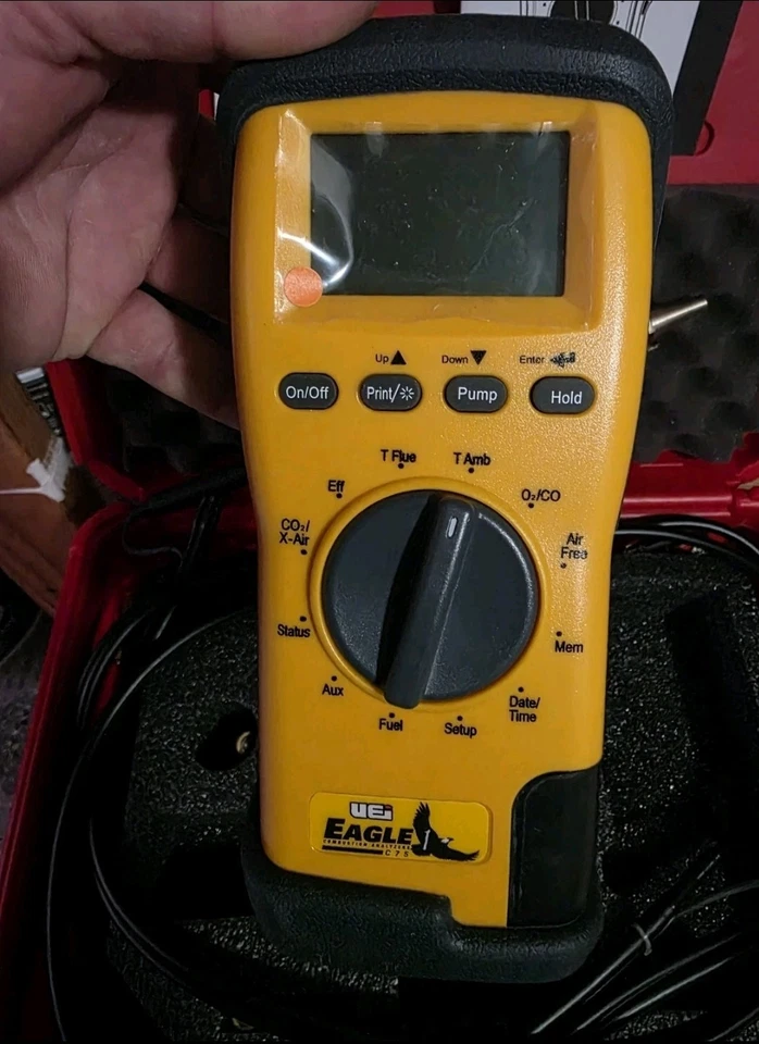 UEI C75 COMBUSTION ANALYZER WITH MANUAL READ, ORIGINAL BOX - Image 2 of 4