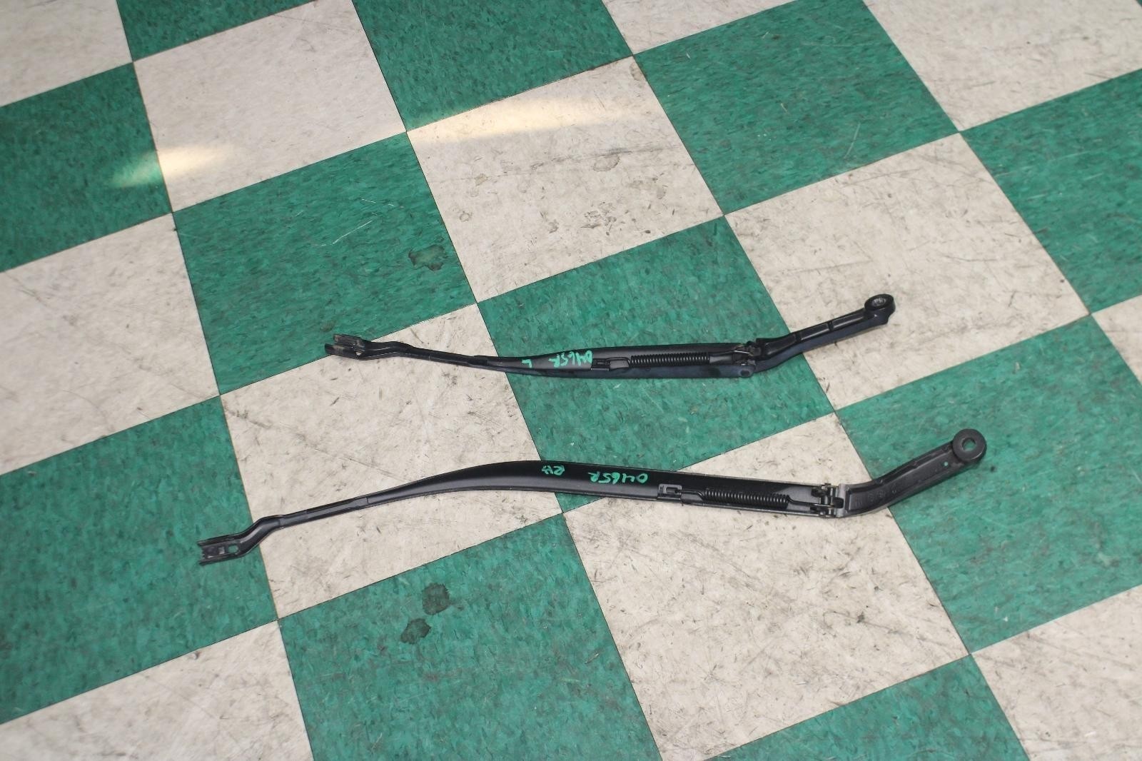 Maserati Quattroporte 2014-2021 Front Left, right Wiper arms Pair