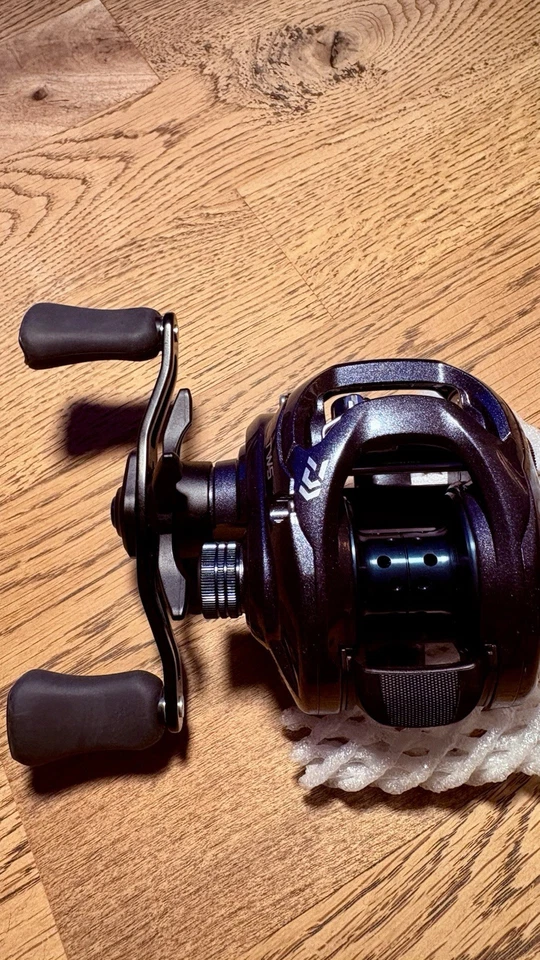 Carrete de pesca Daiwa Tatula CT 8.1:1 para mano izquierda cebo fundición 100XS lo sacó dos veces Foto 4 de 4