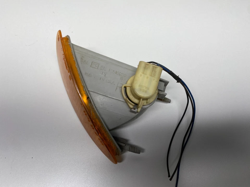 95-99 CHEVROLET CAVALIER ESQUINA DERECHA/LUZ INTERMITENTE ESTACIONAMIENTO OEM, 116-00978 Foto 2 de 4