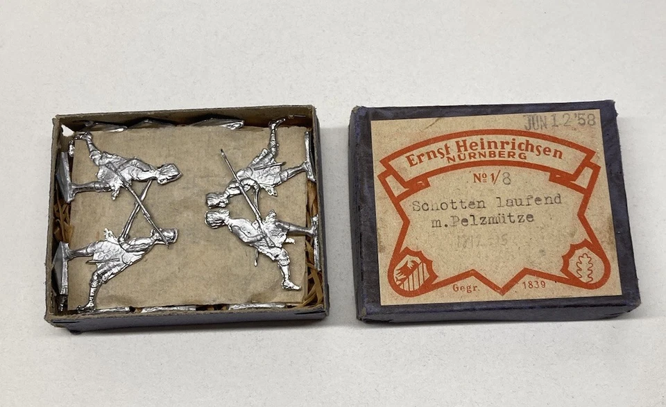 Ernst Heinrichsen Lead Toy Soldiers Scottish Infantry Fur Hats Flats Unpainted - Image 4 of 4