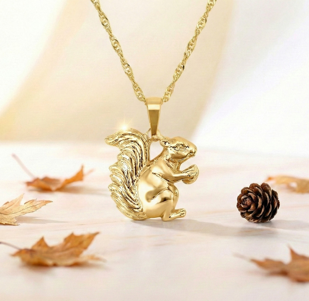 Pendentif écureuil collier en or jaune pour look maman fille nature et bohème