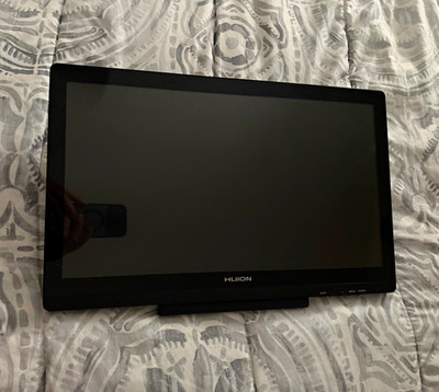 HUION KAMVAS GT-191 Drawing Tablet - Pens, Cords,  and accessories.