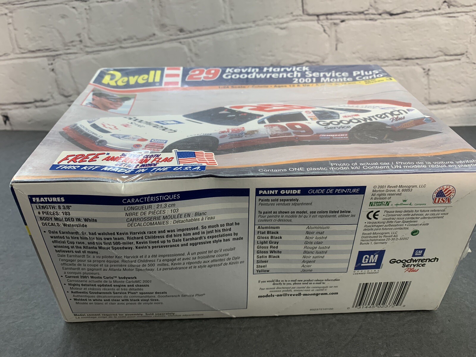 Revell Nascar Model Kit Kevin Harvick #29 Hood wrench Service Plus Monte Carlo. 