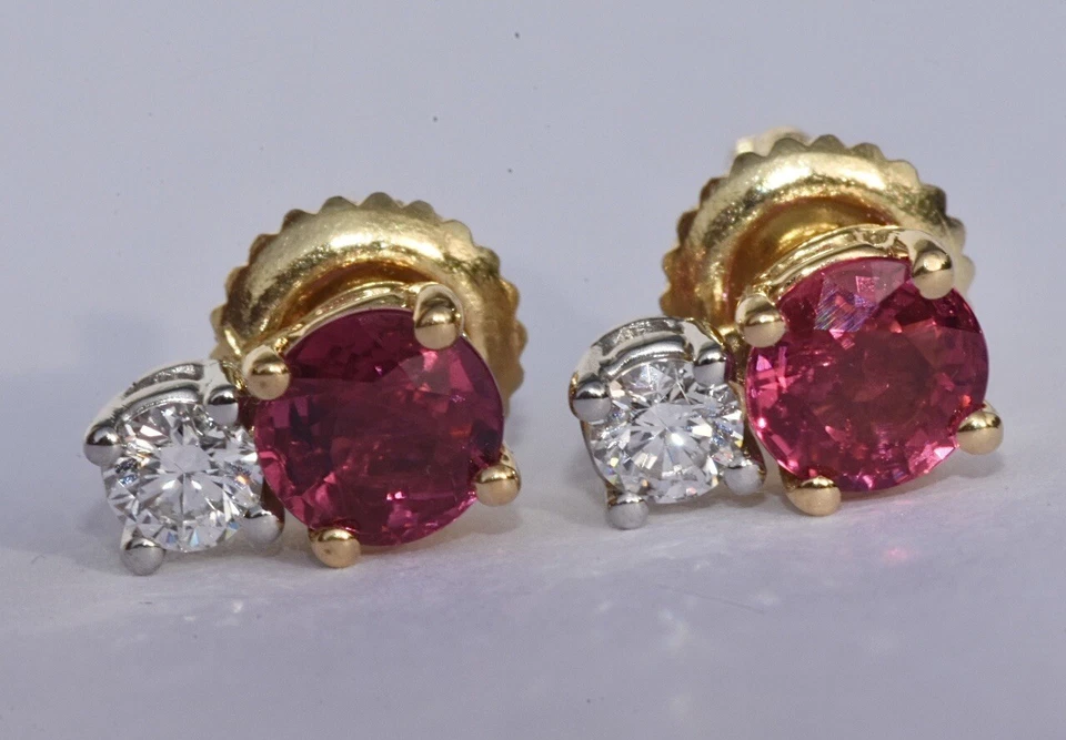 Pendientes de rubíes y diamantes de oro amarillo de 18 k Foto 4 de 4