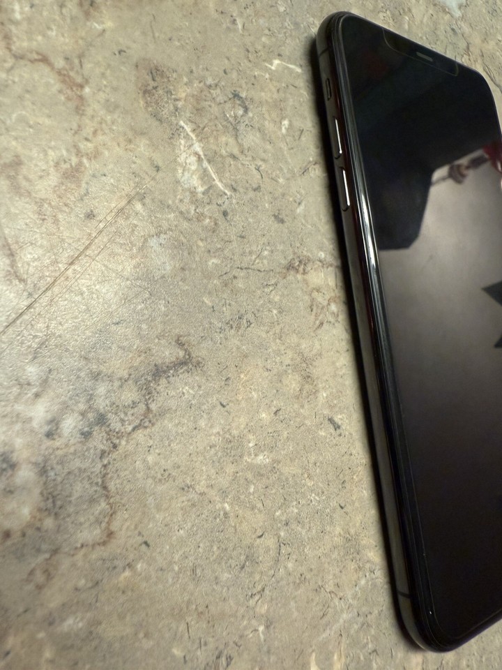 Apple iPhone 11 Pro Max 256 GB Space Grey (Unlocked) Charging Port