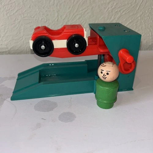 VTG Fisher Price Little People Car Lift Garage Accessory 930 Car & Man ~ Works!