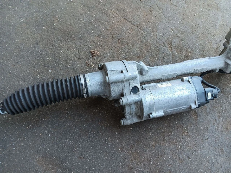 13-16 Porsche 911 991 Carrera Steering Gear Rack and Pinion 99134701103 - Image 3 of 4