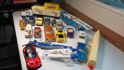 Joblot of 23 Vintage Diecast Vehicles And Signs. Corgi. Matchbox and Dinky Toys.
