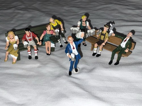 FIGURAS MARKLIN 56403 CALIBRE 1 TABERNA \ OCTUBREFEST - GRUPO DE 8 FIGURAS | Condition: Used