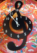 UHR -"NOTENSCHLÜSSEL"-NEU- 28 CM- SCHWARZ zum aufhängen-aus HOLZ-Batterie 